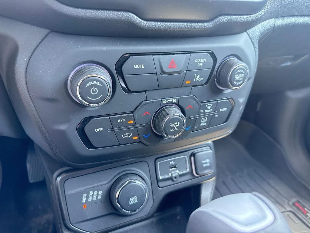 Used 2023 Gray Jeep Altitude image 20
