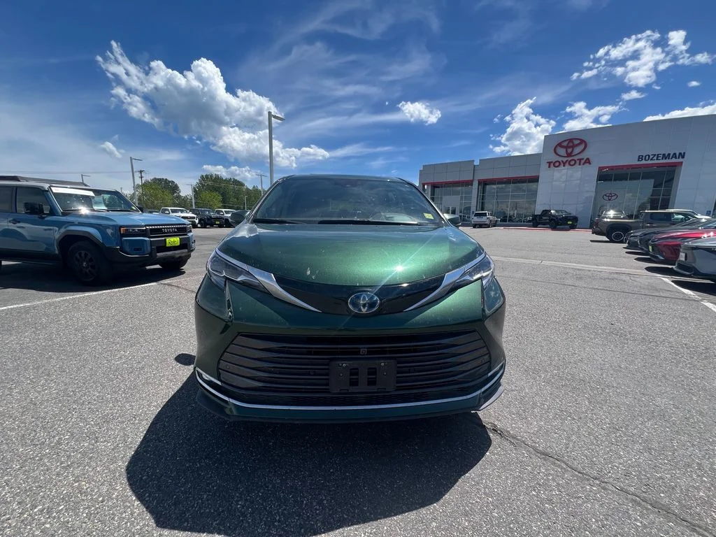 2024 Toyota Sienna Platinum 7-Passenger Hybrid AWD's photo