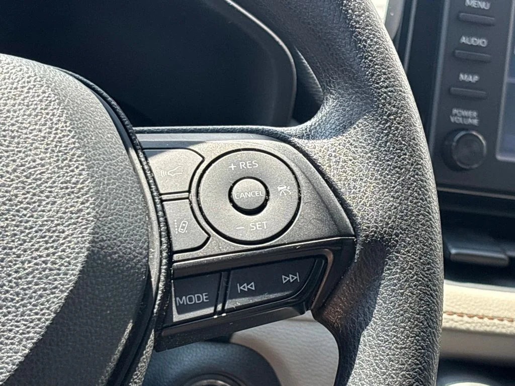 Used 2019 Gray Toyota XLE image 21