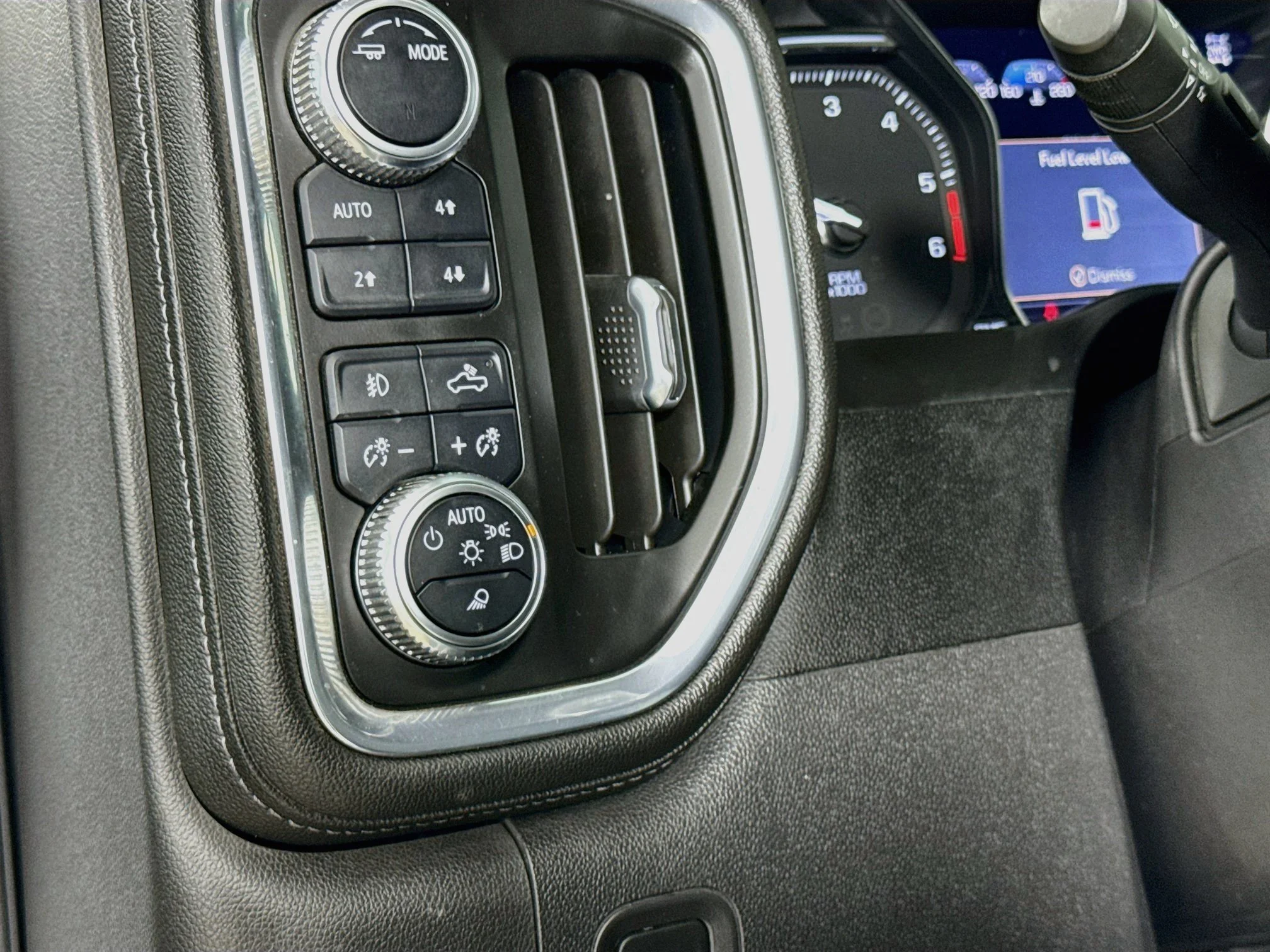 Used 2021 WHITE FROST TRICOAT GMC Denali image 12