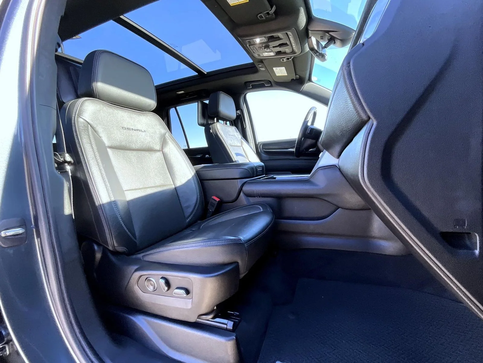 Used 2021 Blue GMC Denali image 16