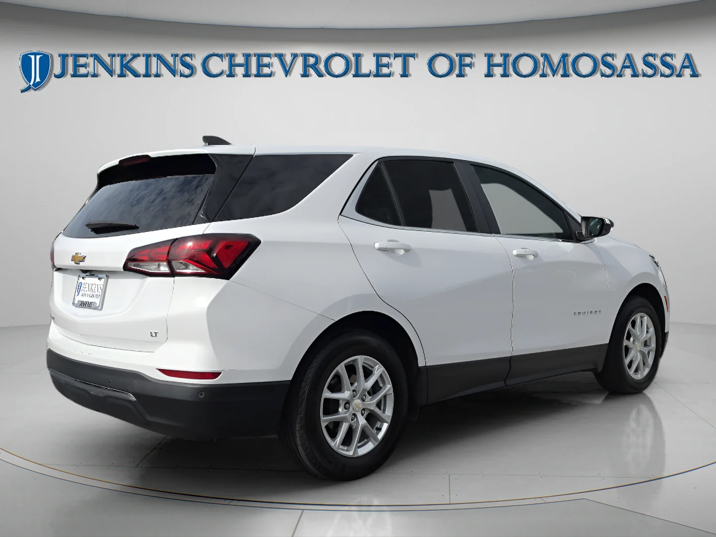 Used 2024 Summit White Chevrolet LT image 5