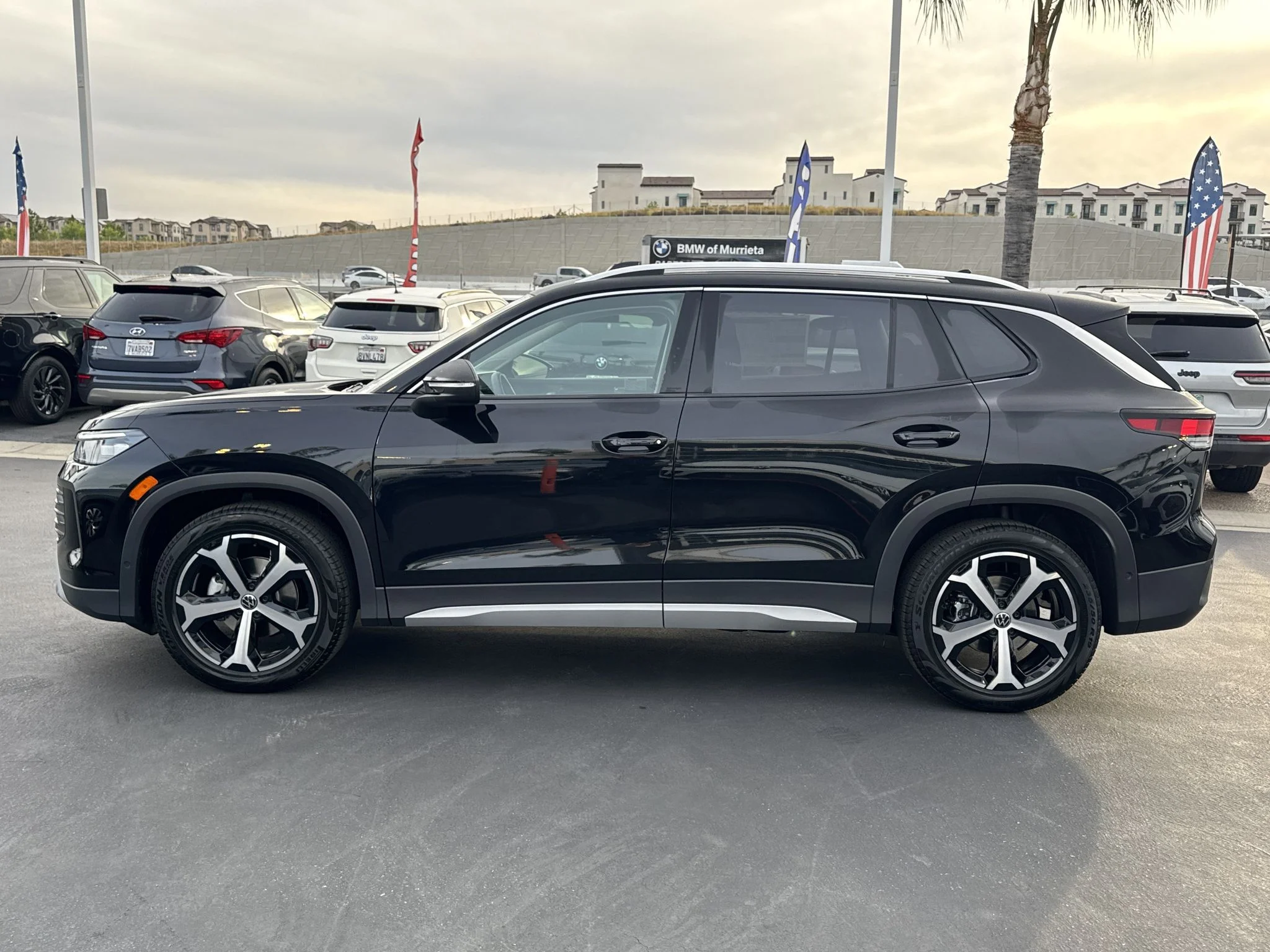 New 2026 Deep Black Pearl Volkswagen SE image 4