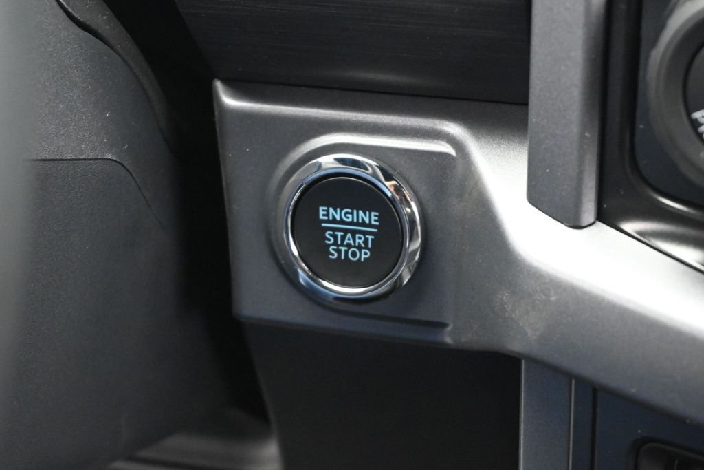 New 2026 Agate Black Metallic Ford XLT image 13
