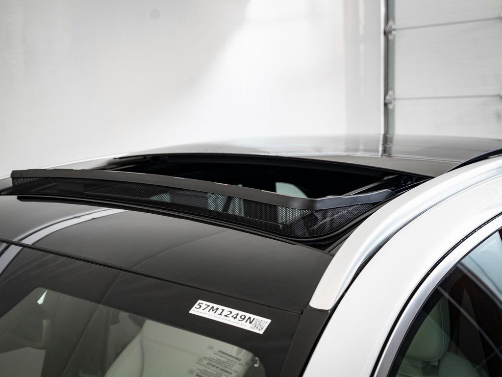 New 2026 MANUFAKTUR Moonlight White Metallic Mercedes-Benz GLC 300 image 14