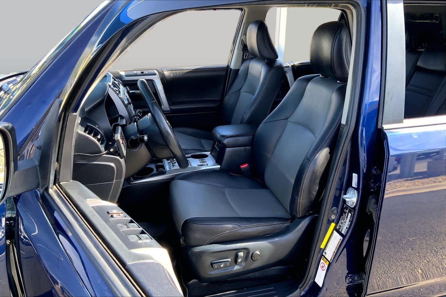Used 2018 Nautical Blue Metallic Toyota SR5 Premium image 6