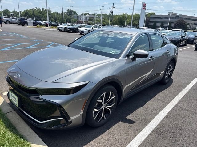 Used 2023  Toyota XLE image 1