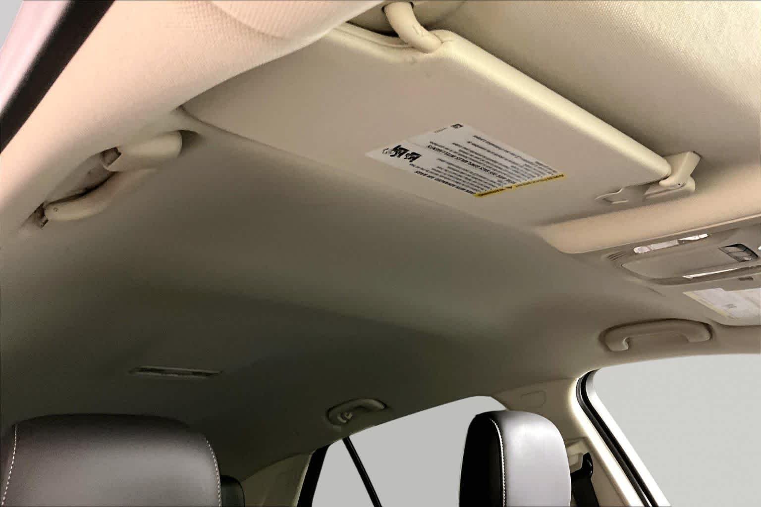 Used 2023 Sapphire Metallic Buick Essence image 13