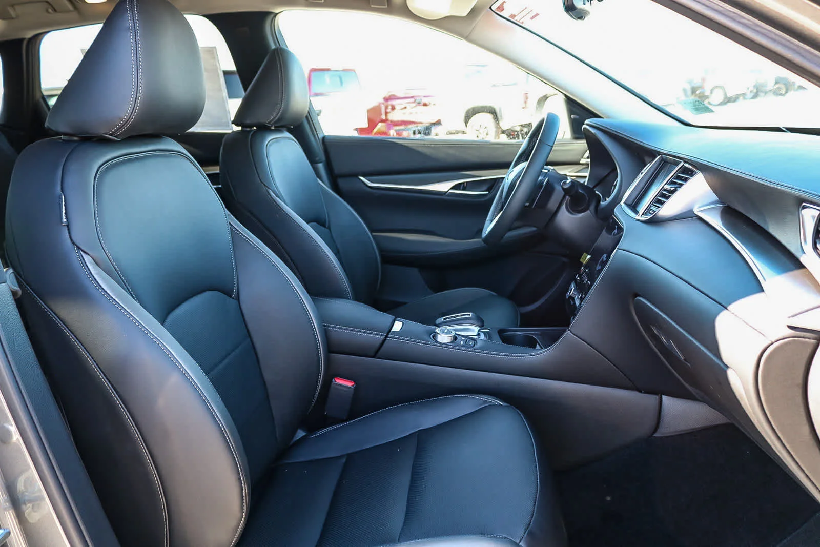 New 2025 GRAPHITE SHADOW INFINITI LUXE AWD image 18