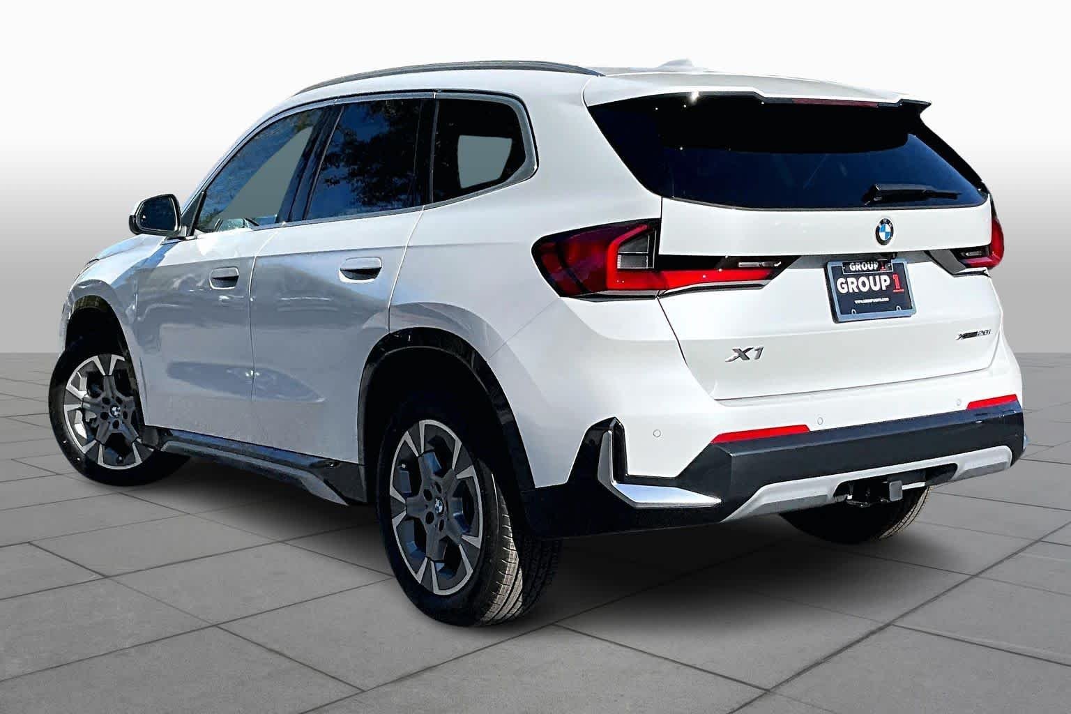 Used 2026 Mineral White Metallic BMW xDrive28i image 12