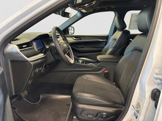 New 2026 White Jeep Altitude image 10
