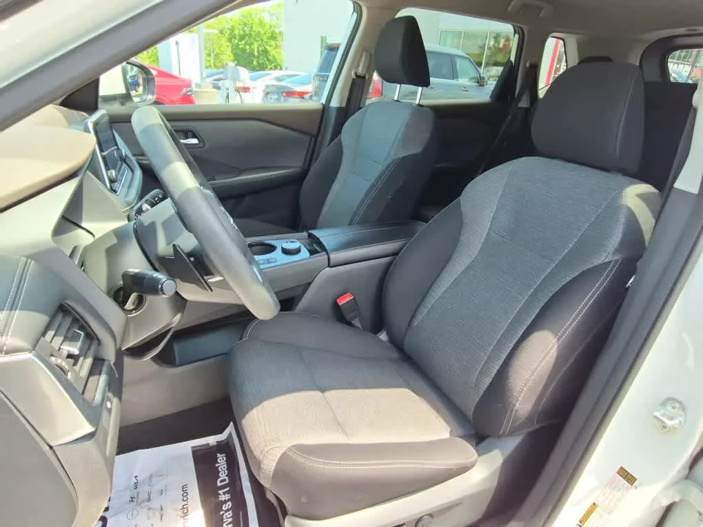 Used 2023 Pearl White Tricoat Nissan SV image 10