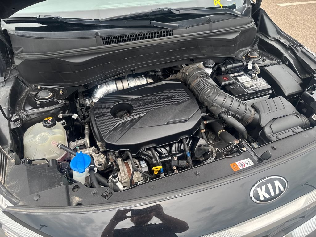 Used 2021 Black Kia S image 44