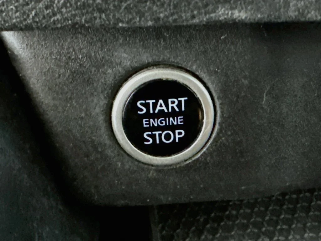 Used 2021 White Nissan SL image 19
