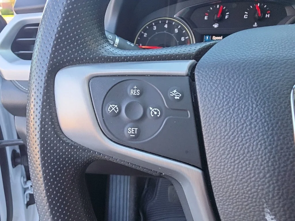 Used 2023 White GMC SLE image 18