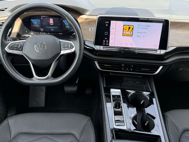 Used 2024 Silver Volkswagen 2.0T SE w/Technology image 9