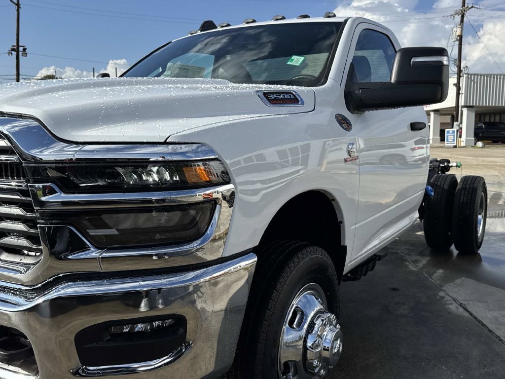 2026 RAM 3500 Chassis Tradesman - Photo 7