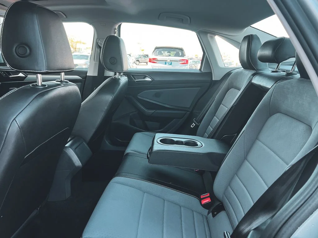 2025 Volkswagen Jetta SE - Photo 21