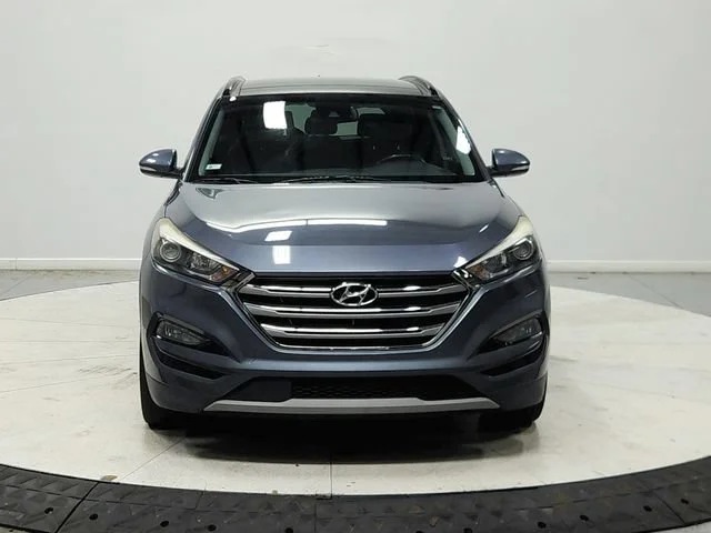 Used 2018 Coliseum Gray Hyundai Limited image 3