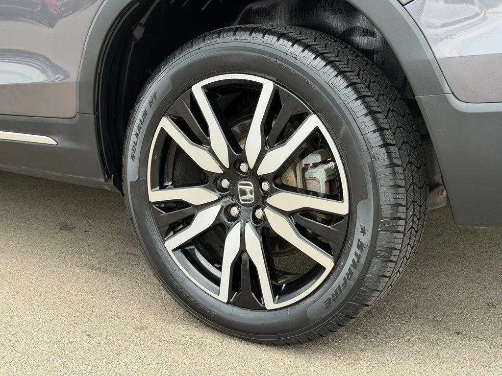 Used 2020 Silver Honda Touring image 29