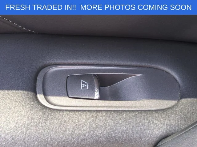 Used 2023 White INFINITI LUXE image 31