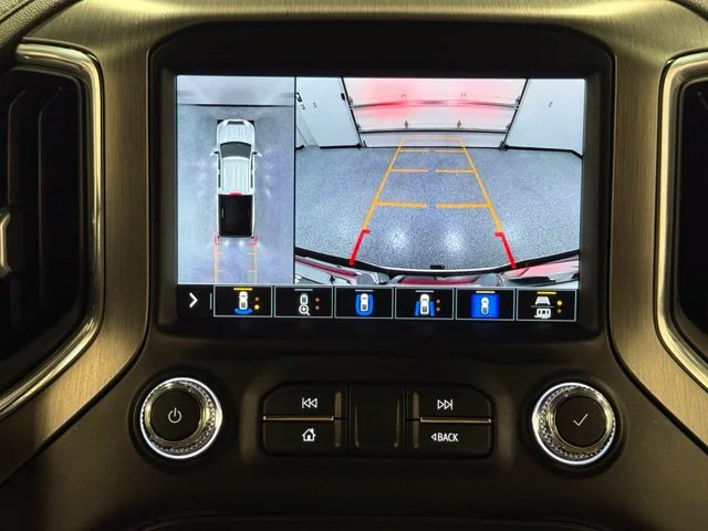 Used 2021 White GMC Denali image 28