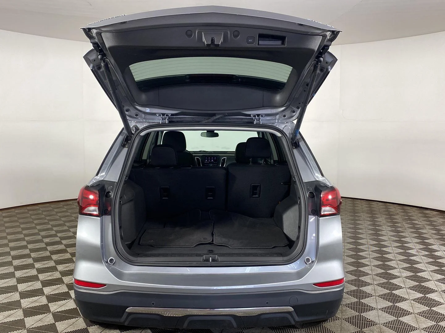 Used 2023 Sterling Gray Metallic Chevrolet LT image 28