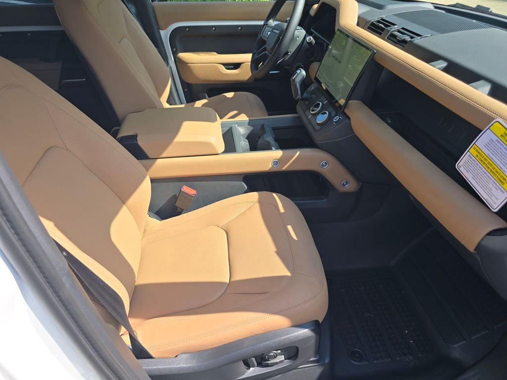 New 2026 Fuji White Land Rover S image 16
