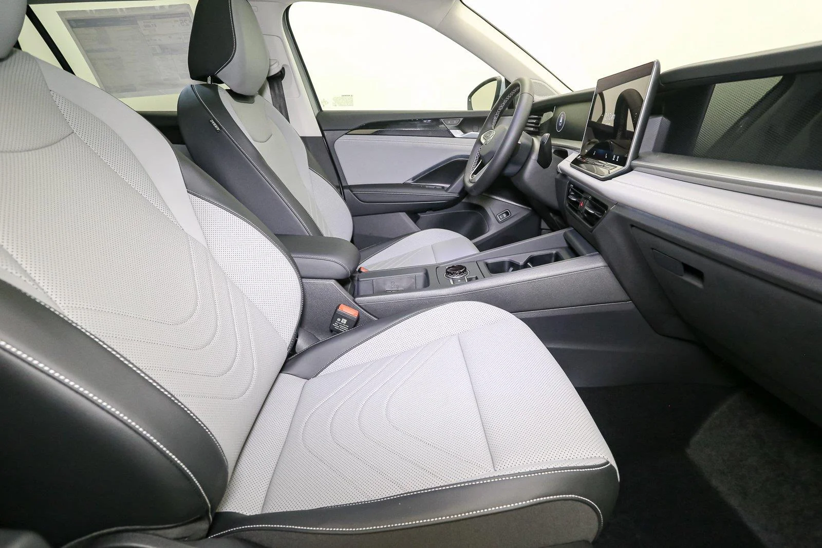 New 2026 Platinum Gray Metallic Volkswagen SE image 14