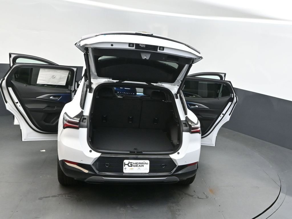 New 2025 Summit White Chevrolet LT image 49