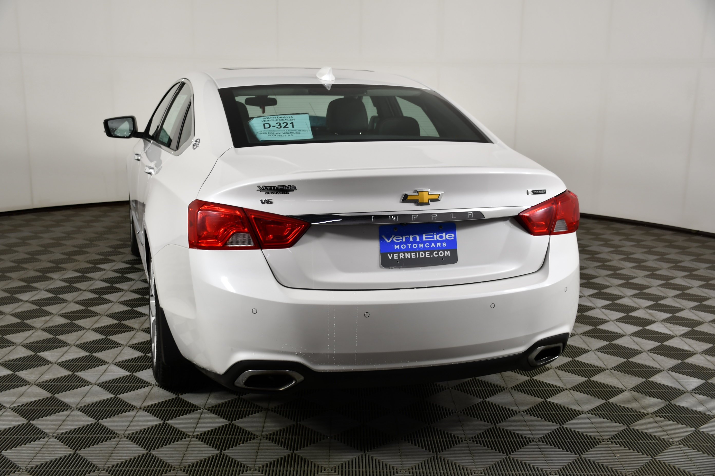 Used 2020 White Chevrolet Premier image 7