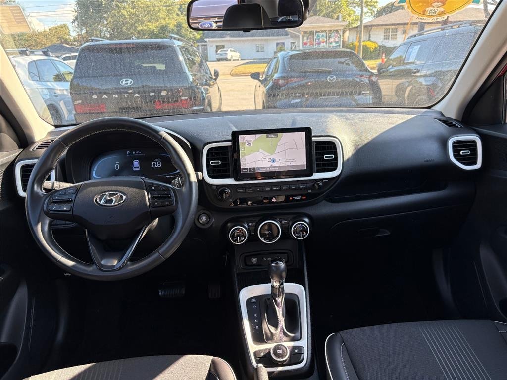 2024 Hyundai Venue Limited - Photo 6