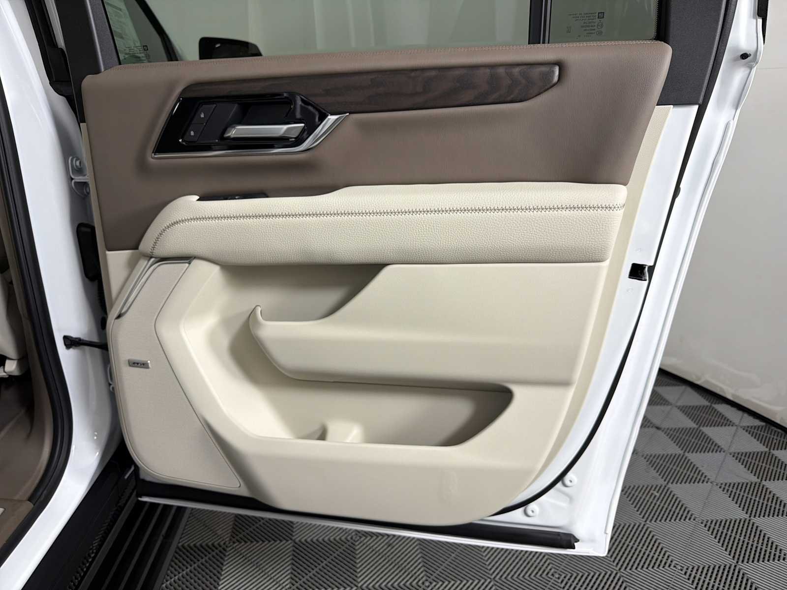 2026 GMC Yukon XL Denali - Photo 16
