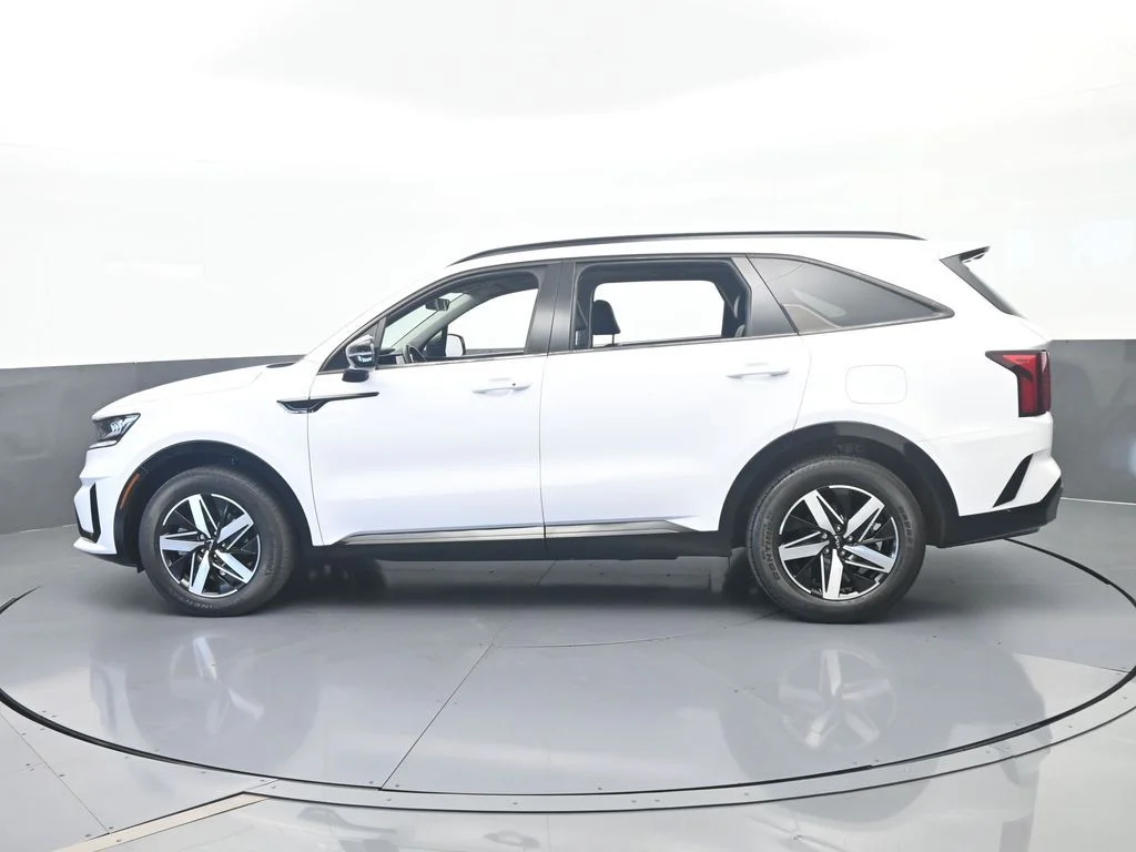 Used 2022 Glacial White Pearl Kia EX image 3