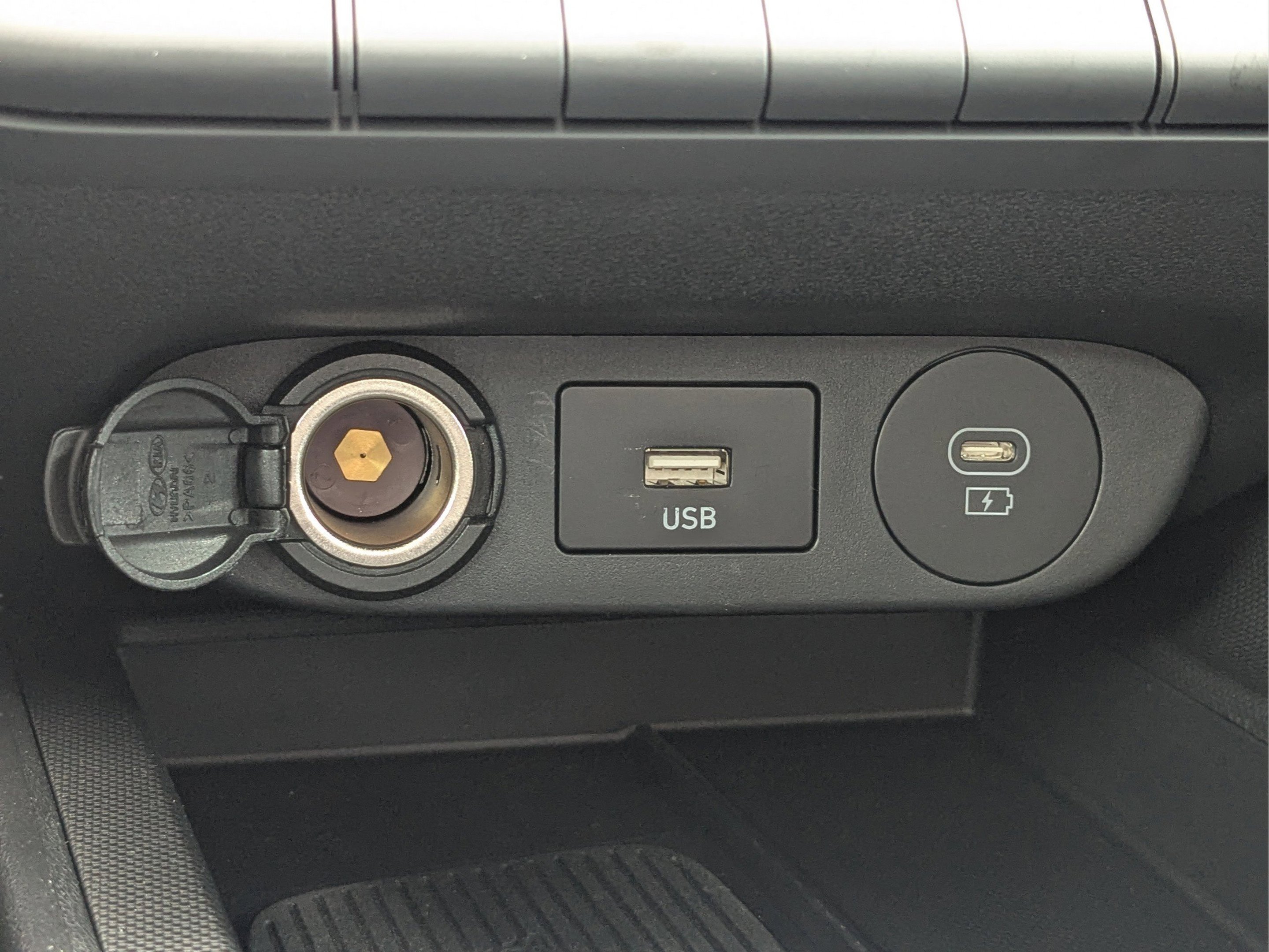 2024 Hyundai Elantra Limited - Photo 23