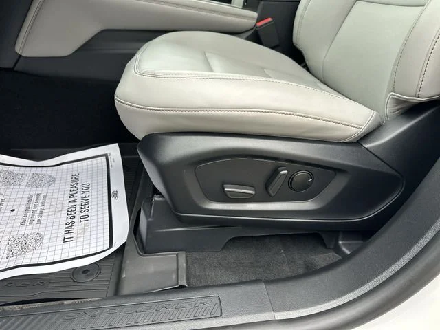 New 2026 Star White Metallic Tri-Coat Ford Active image 16