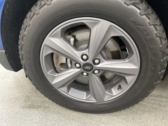Used 2022 Blue Ford SEL image 25