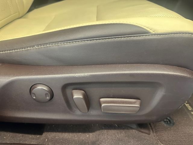 Used 2018 White Lexus 350L image 25