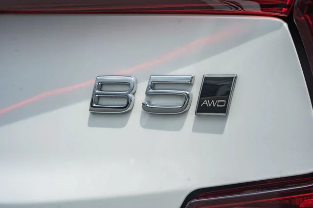 Certified Used 2024 Crystal White Volvo Plus image 9