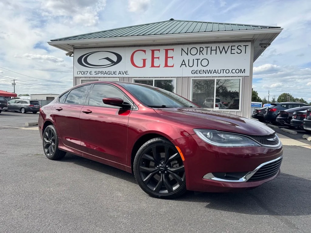 2016 Chrysler 200 S's photo