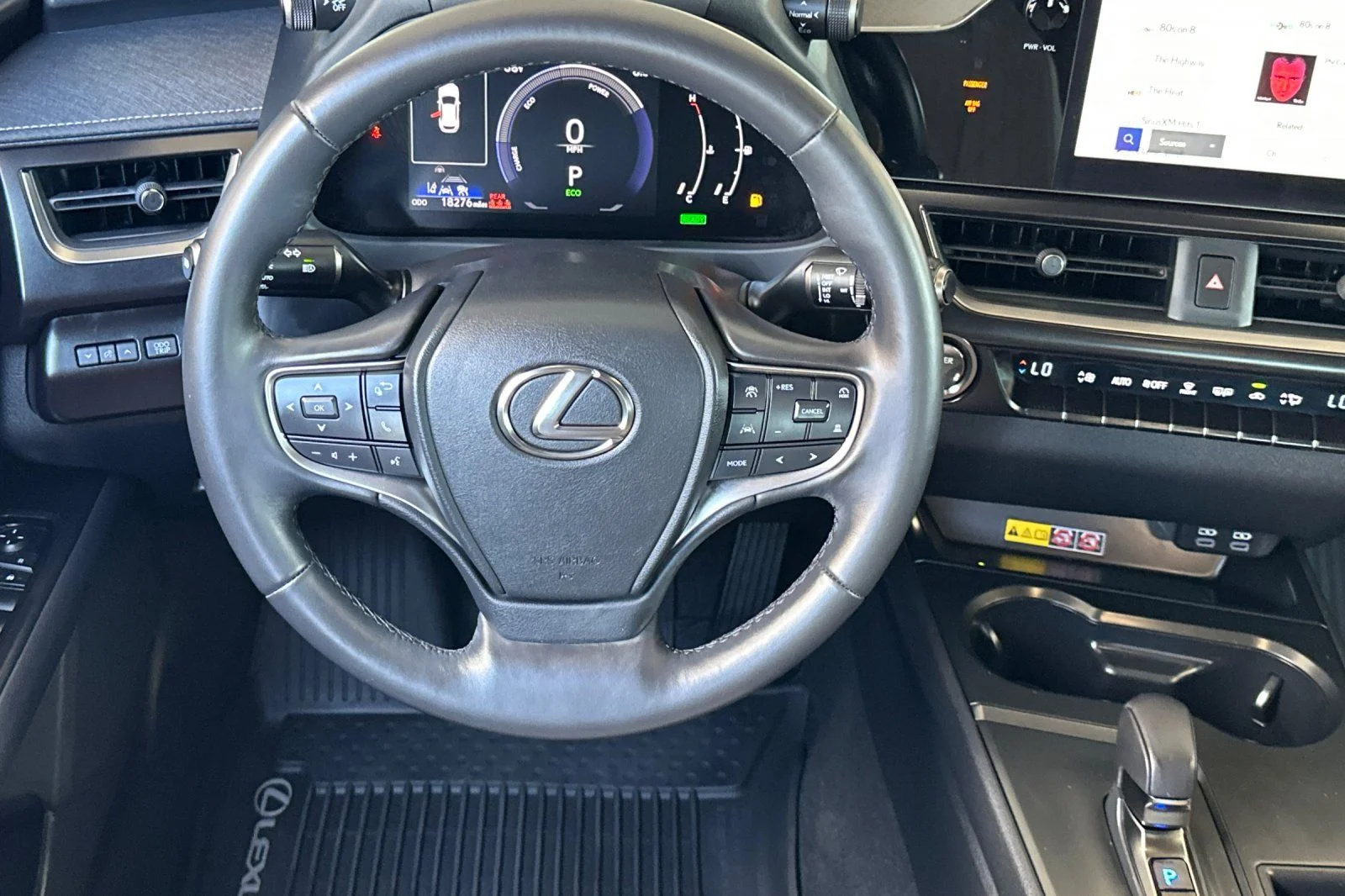 2025 Lexus UX Hybrid 300h - Photo 11
