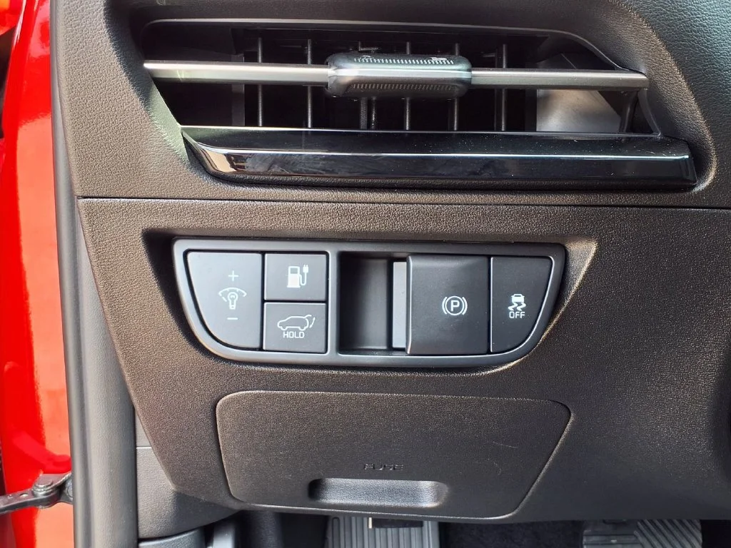 Certified Used 2023 Red Kia Wind image 18