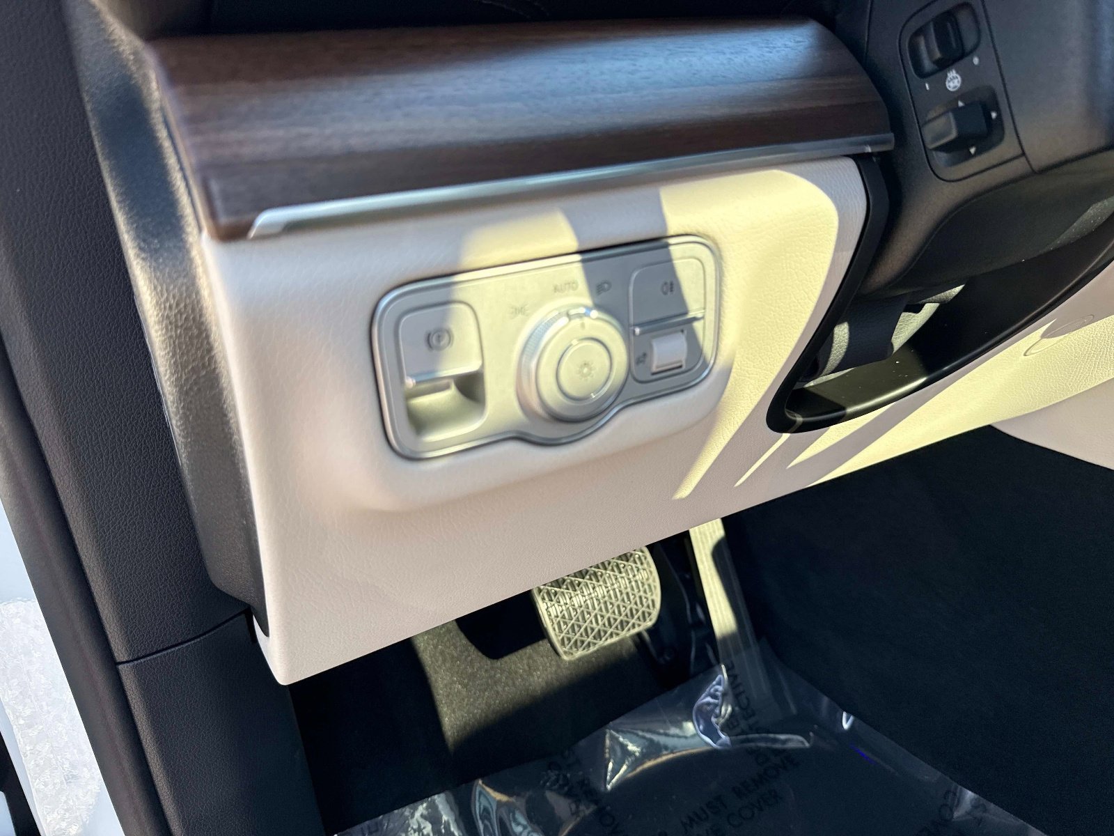 New 2026 Polar White Mercedes-Benz 450 4MATIC® SUV image 22