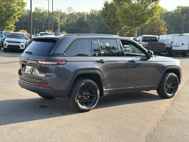 Used 2024 Gray Jeep Altitude image 12