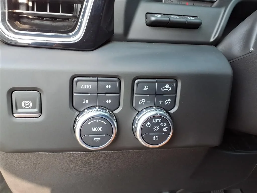 Used 2024 Onyx Black GMC Denali image 8