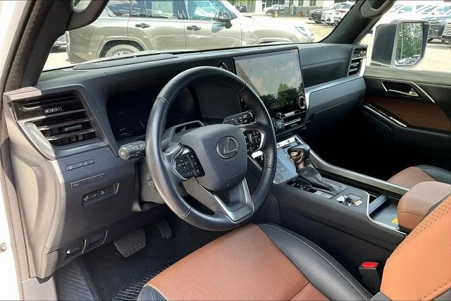 Used 2025 White Lexus 550 Premium+ image 8