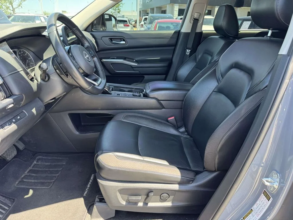 Used 2022 Gray Nissan SL image 11