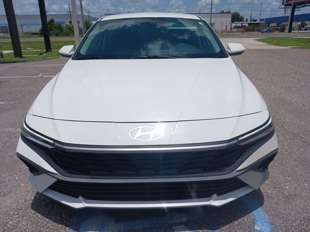 2025 Hyundai Elantra SE - Photo 8