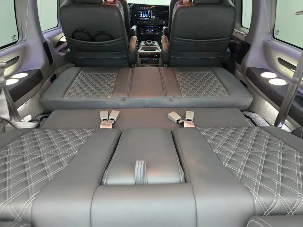 2023 GMC Savana Cargo Work Van - Photo 8