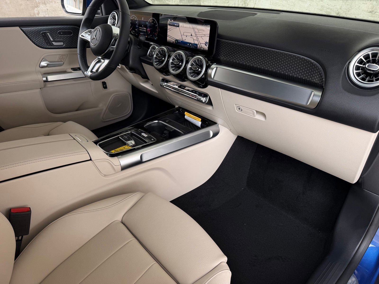 New 2026 Starling Blue Metallic Mercedes-Benz GLB 250 image 39